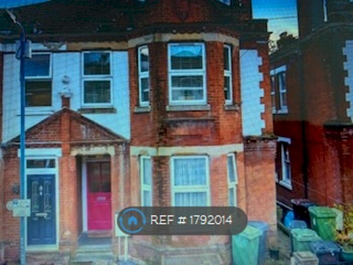 2 Bedroom Flat To Rent In Florence Road, Maidstone, ME16