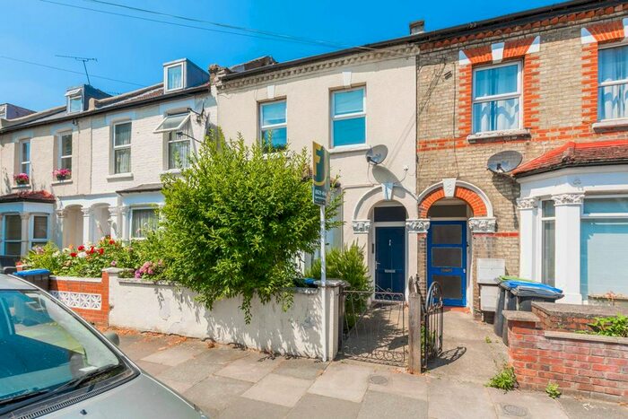 1 Bedroom Flat To Rent In Russell Road, Bounds Green, London, N13