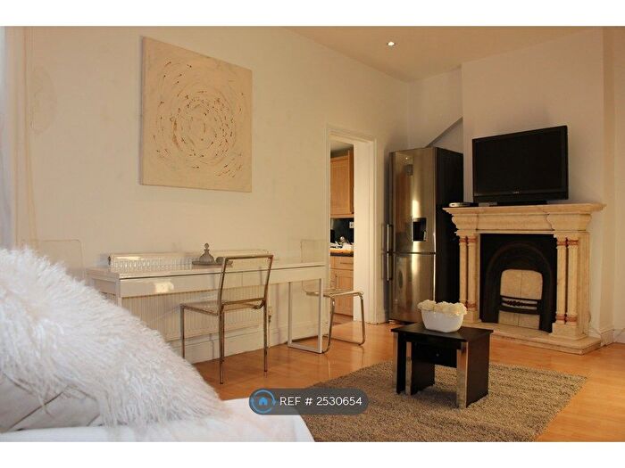 3 Bedroom End Of Terrace House To Rent In Blackshaw Road, London, SW17