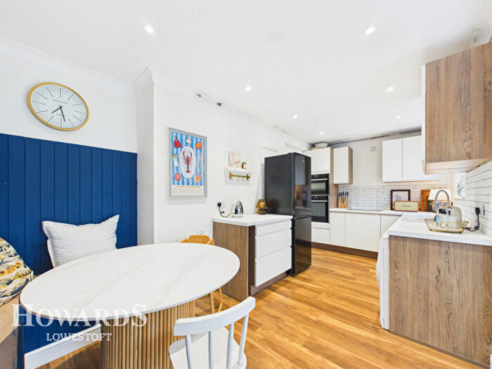 3 Bedroom Semi Detached House For Sale In Hillcrest Gardens, Lowestoft, NR32