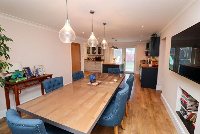 4 Bedroom Detached House For Sale In Tavistock Road, Fleet, GU51