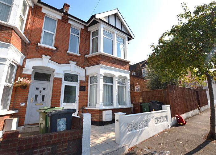 3 Bedroom End Of Terrace House To Rent In Jersey Road, London, E11