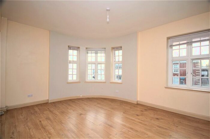 3 Bedroom Apartment To Rent In Chapel Road, Worthing, West Sussex, BN11