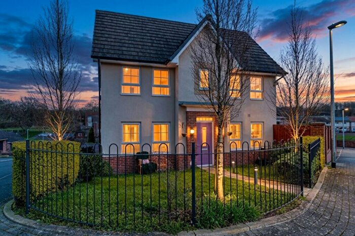3 Bedroom Semi Detached House For Sale In Pudding Lane, Hyde, SK14