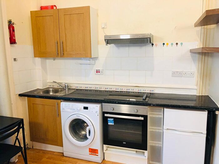 Studio To Rent In Queensborough Terrace, Bayswater, W2