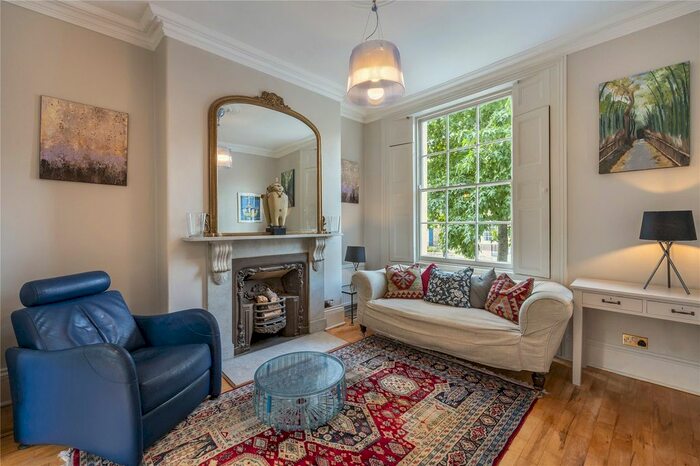3 Bedroom Property To Rent In Hemingford Road, Islington, London, N1