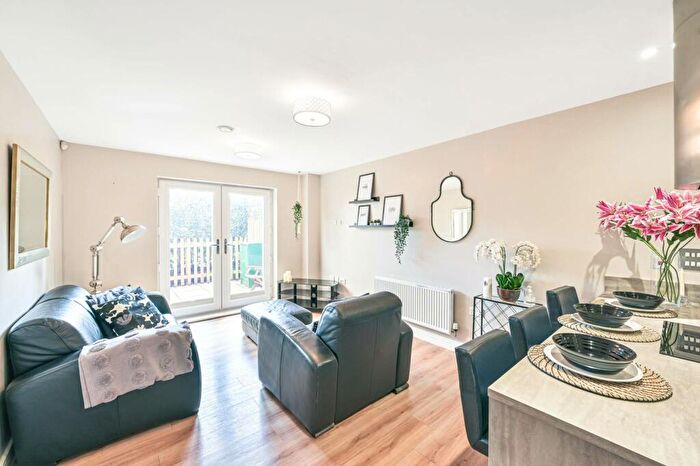 3 Bedroom Flat To Rent In Tapster Street, High Barnet, Barnet, EN5