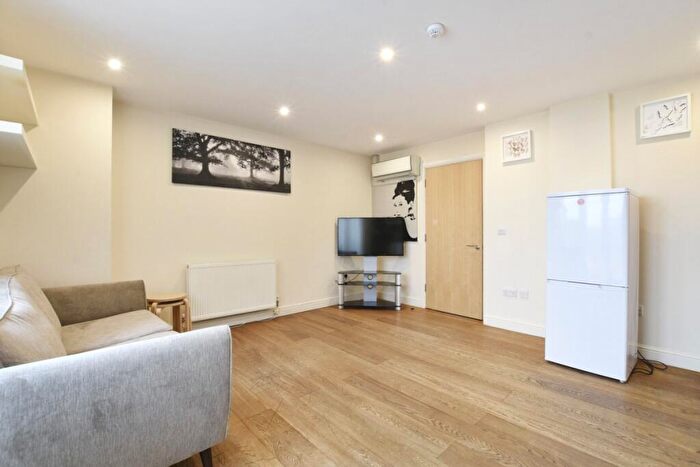 2 Bedroom Flat To Rent In High Street London, N8