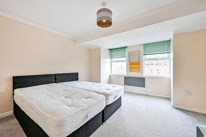 1 Bedroom Flat To Rent In Springside Court, Josephs Road, Guildford, GU1