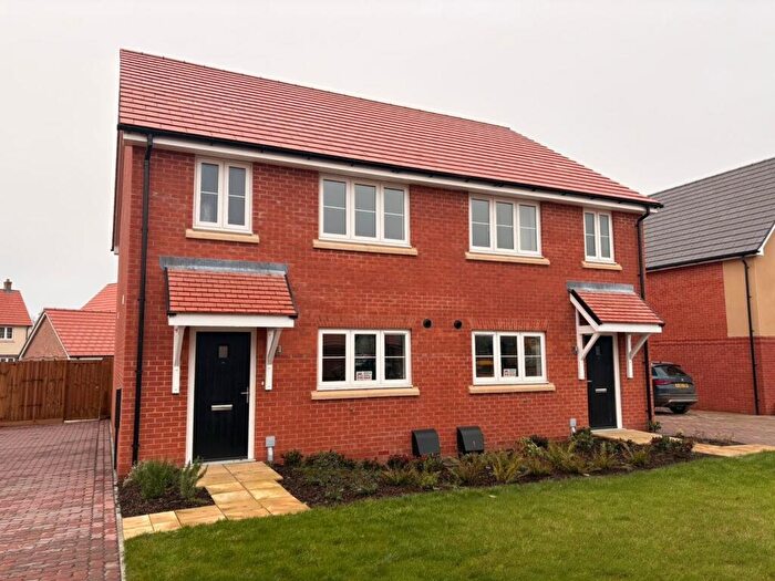 3 Bedroom Semi Detached House For Sale In Buckenham Road, Attleborough, NR17