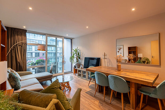 1 Bedroom Flat To Rent In Queenstown Road, Battersea, SW11