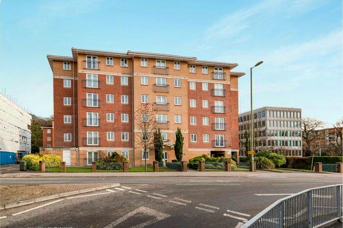 2 Bedroom Apartment To Rent In Chapter House, GU14