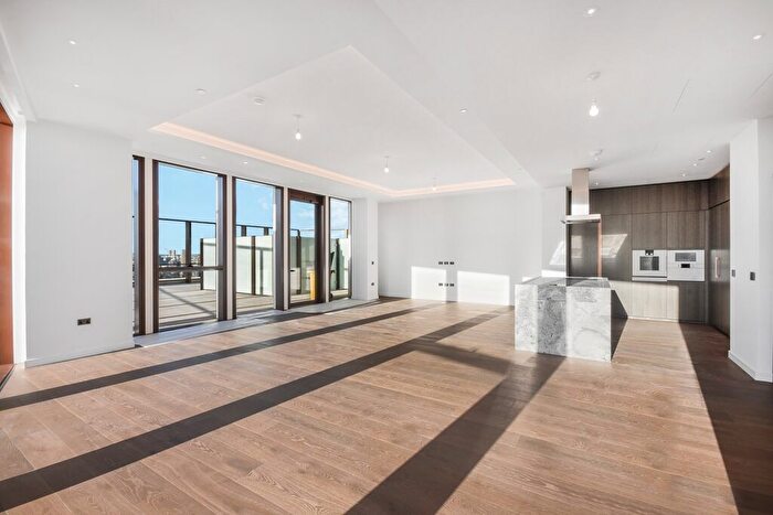 3 Bedroom Flat To Rent In Carnation Way, London, SW8