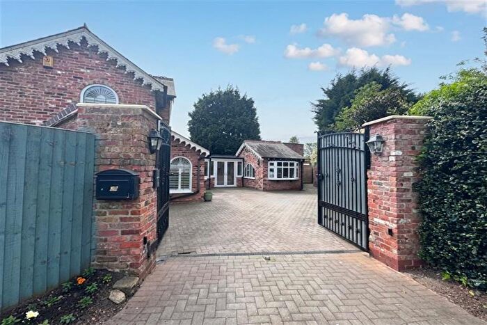 3 Bedroom Detached House To Rent In Chester Road, Holmes Chapel, CW4