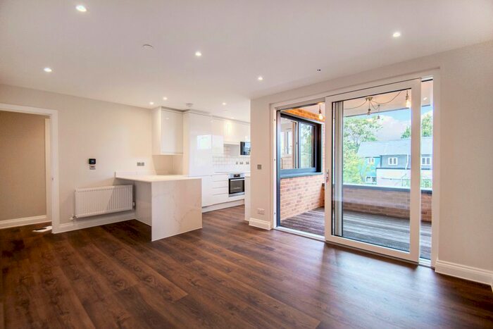 2 Bedroom Flat To Rent In Robinson Road, Tooting, London, SW17