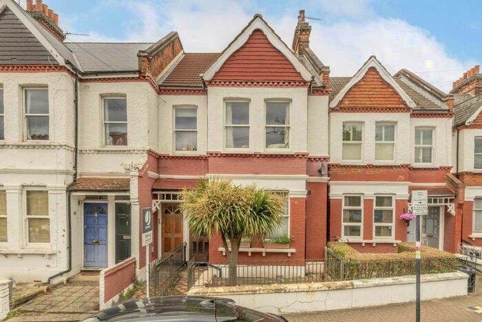 4 Bedroom Maisonette For Sale In Ravenstone Street, Balham, SW12