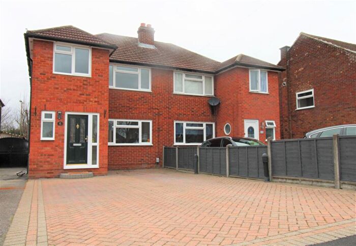 3 Bedroom Semi-Detached House To Rent In Warwick Drive, Cheshunt, Waltham Cross, EN8