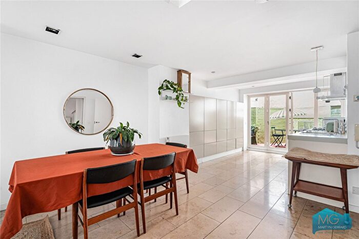 2 Bedroom Flat For Sale In Leighton Road, London, NW5