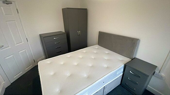 1 Bedroom Block Of Apartments To Rent In *En-Suite* Market Place, Mansfield, NG18