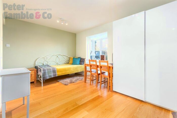 1 Bedroom Flat To Rent In Abbotswood Way, Hayes, UB3