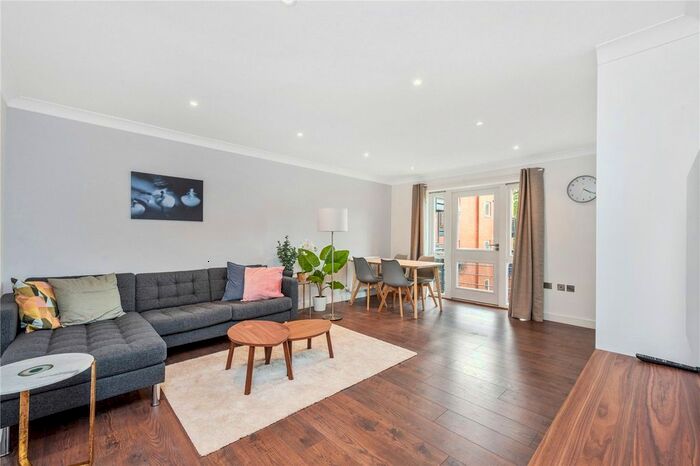 2 Bedroom Flat To Rent In Essex Road, Islington, London, N1