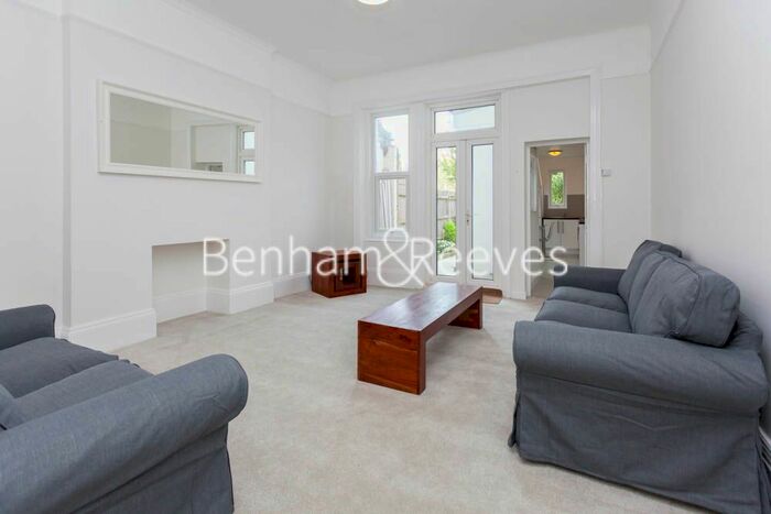 1 Bedroom Flat To Rent In Madeley Road, Ealing, W5