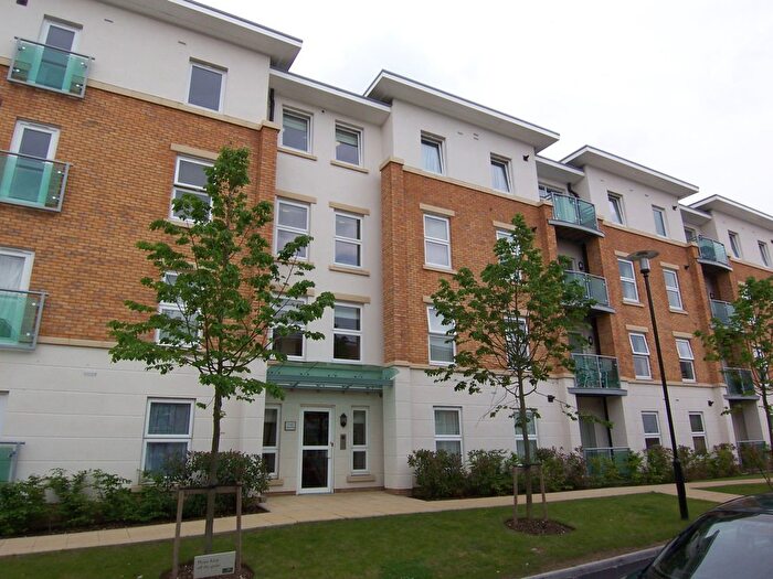 2 Bedroom Flat To Rent In Highbury Drive, Leatherhead, KT22