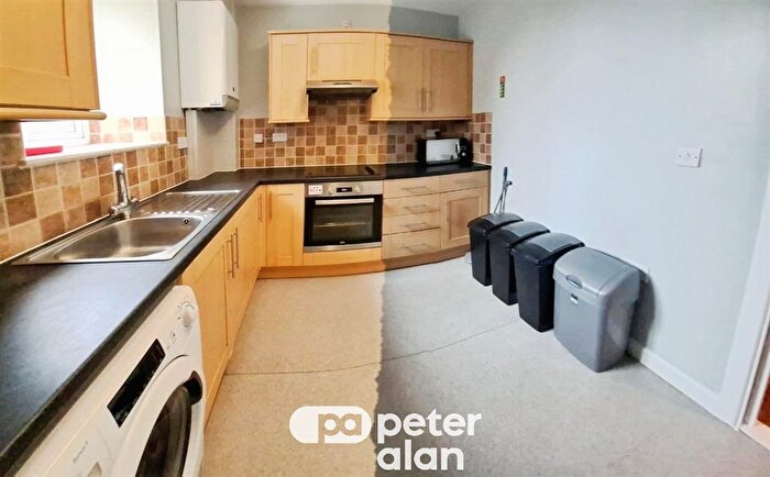 4 Bedroom Apartment To Rent In Page Street, Swansea, SA1