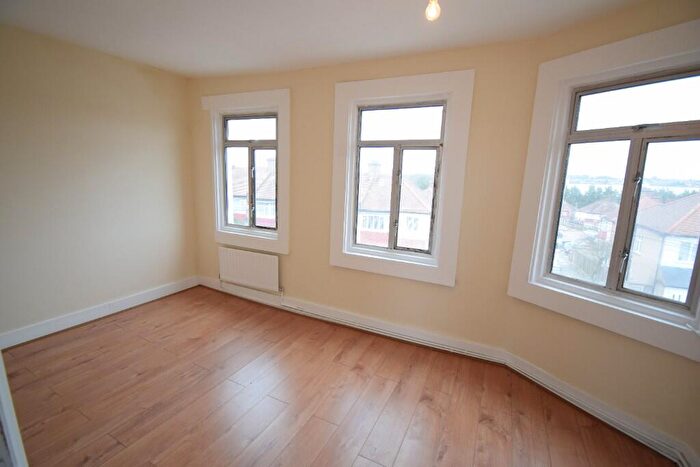 2 Bedroom Flat To Rent In Oakleigh Road North, London, N20