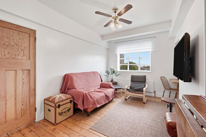 2 Bedroom Flat For Sale In Evelyn House, Greatorex Street, E1
