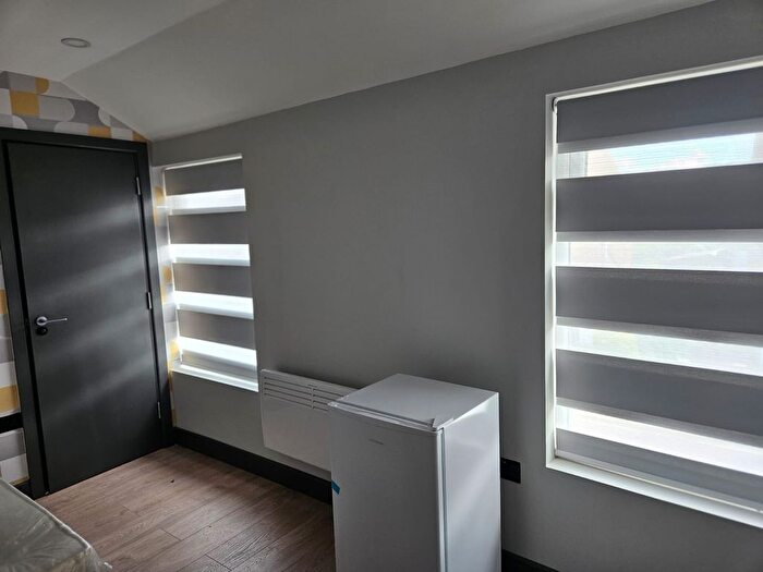 5 Bedroom Town House To Rent In Knockhall Road, Greenhithe, DA9