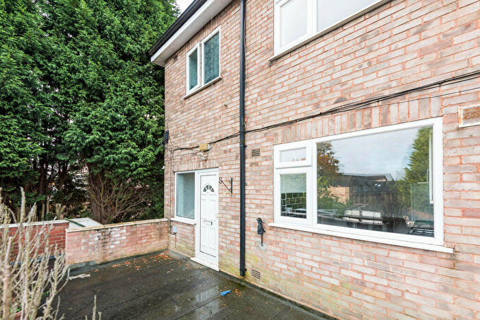 3 Bedroom Flat To Rent In Blackwood Road, Sutton Coldfield, B74