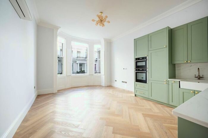 2 Bedroom Flat To Rent In Earls Court, Earls Court, London, SW5