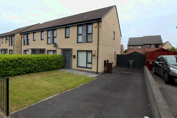 3 Bedroom Semi-Detached House For Sale In Viscount Street, Fitzwilliam, Pontefract, WF9