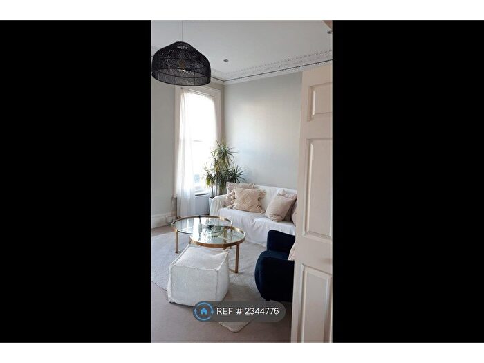 1 Bedroom Flat To Rent In St Luke's Avenue, London, SW4