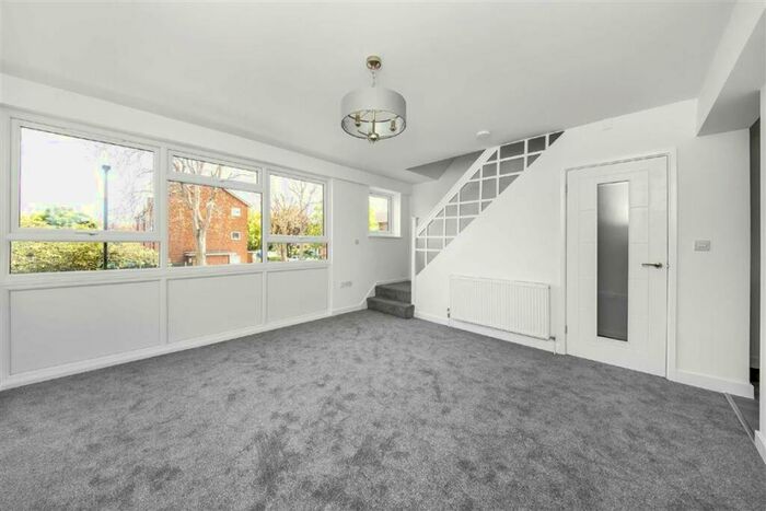 2 Bedroom Maisonette To Rent In Courtlands Avenue, Lee, SE12