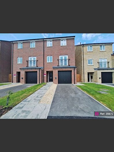 3 Bedroom Semi-Detached House For Sale In Birch Wood Road, Bradford, BD11
