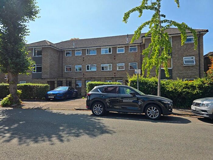 2 Bedroom Flat To Rent In Catherine Road, Surbiton, Surrey, KT6