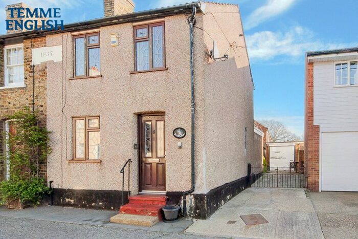 3 Bedroom End Of Terrace House For Sale In Princess Margaret Road, Tilbury, RM18