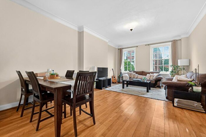 2 Bedroom Flat For Sale In Eyre Court, - Finchley Road, NW8