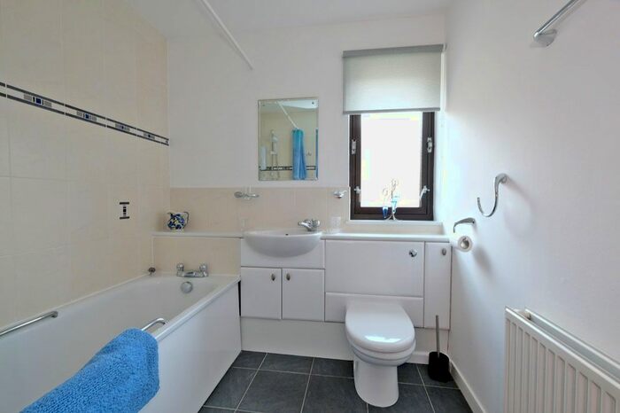 2 Bedroom Flat To Rent In Richmond Walk, Rosemount, Aberdeen, AB25
