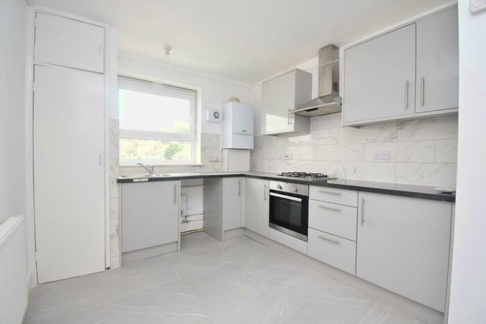 2 Bedroom Flat To Rent In Plumstead High Street London, SE18