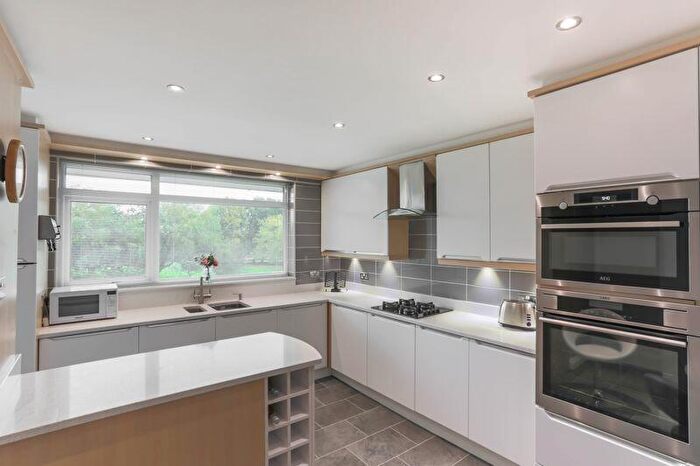 2 Bedroom Flat For Sale In Montagu Court, Gosforth, Newcastle Upon Tyne, NE3