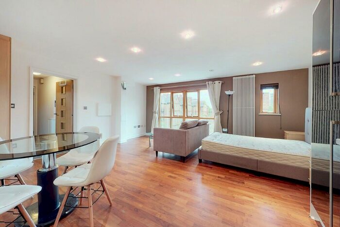 Studio To Rent In Cable Street, London, E1