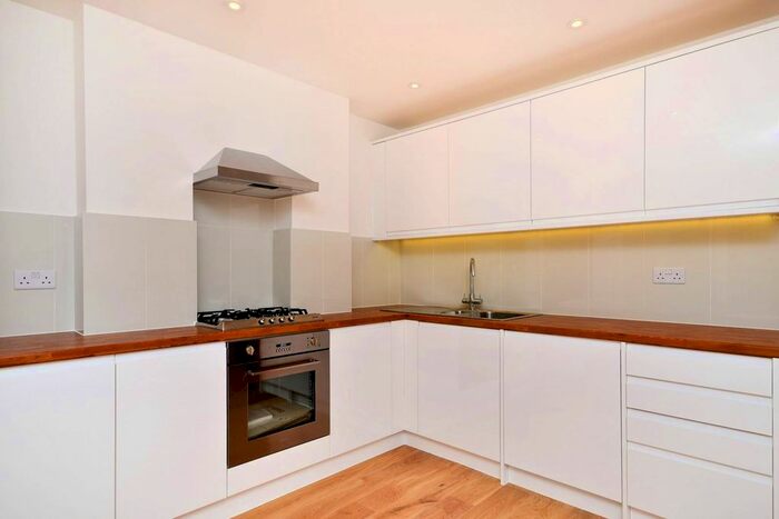 1 Bedroom Flat To Rent In Stanlake Road, Shepherd's Bush, London, W12