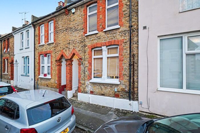 3 Bedroom Terraced House To Rent In St. Peter Street, Rochester, ME1