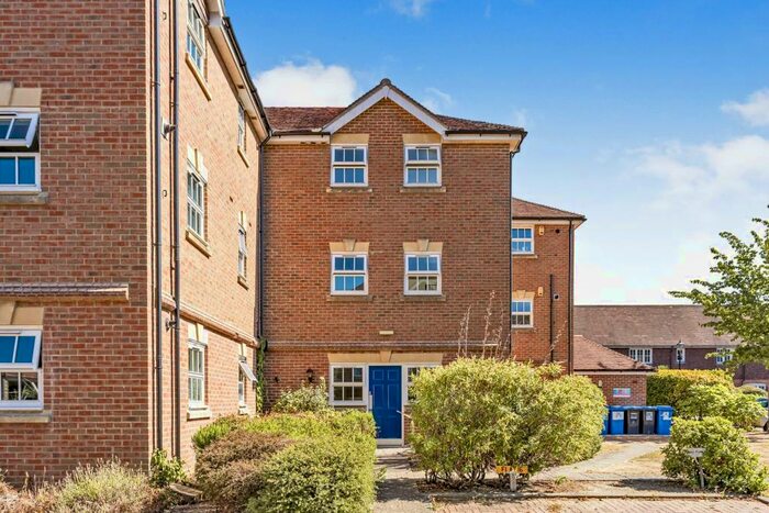 2 Bedroom Apartment To Rent In Deers Leap, Haywards Heath, RH16