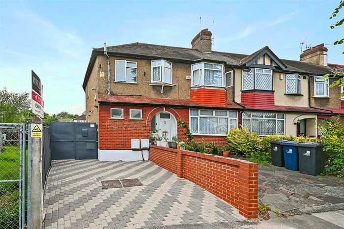 2 Bedroom End Of Terrace House To Rent In Lynmouth Gardens, Perivale, Middlesex, UB6