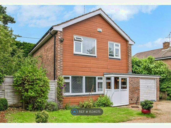 3 Bedroom Detached House To Rent In Bishops Road, Farnham, GU9