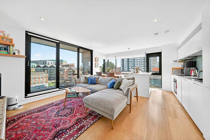 2 Bedroom Flat For Sale In Hardwicks Square, London, SW18